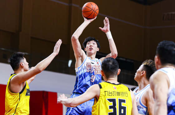 CBA-新疆109-99胜吉林 莫泰28+20周琦7+7琼斯36分6犯离场